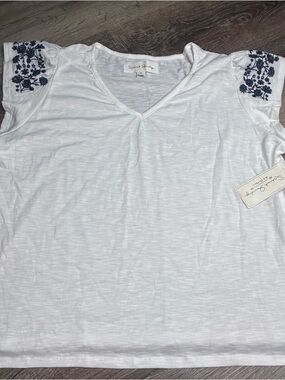 🌿 NWT - French Laundry Embroidered Shoulder Top Size XL